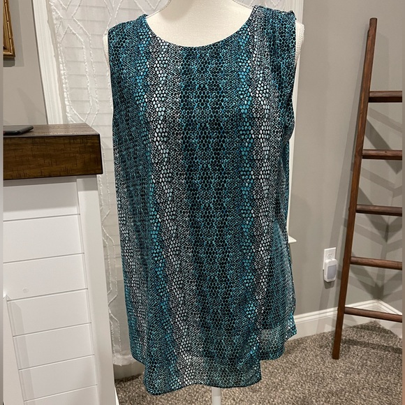 Worthington Tops - ✨✨ WorthingtonBlue Animal Print Shirt ✨